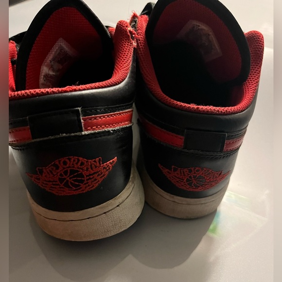 NIKE Air Jordan AJ 1 Low red black boys men size 6.5 Youth sneakers shoes ball - Picture 3 of 4